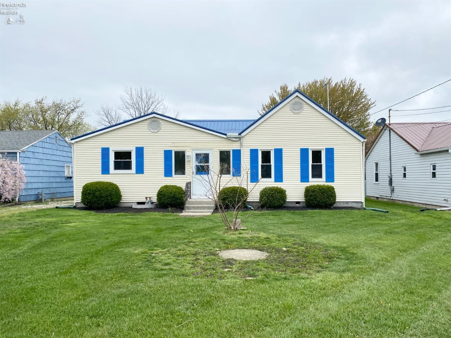 3553 West Harbor Road Port Clinton, OH 43452 - Photo 1 of 19 Gallery Image 1