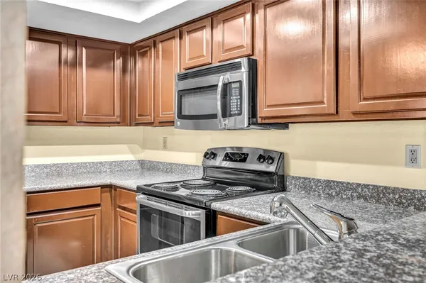 $250,000 | 711 Bass Drive, Unit D, Henderson, NV 89014