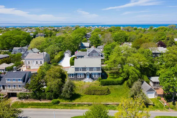 $3,800,000 | 35 West Chester Street, Nantucket, MA 02554