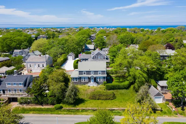 $4,400,000 | 35 West Chester Street, Nantucket, MA 02554