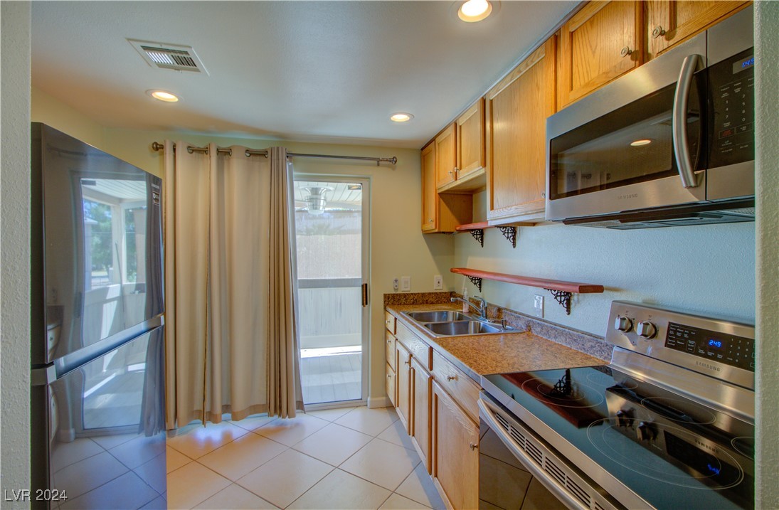 628 B, Unit A Boulder City, NV 89005 - Photo 2 of 13