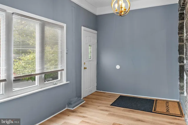 a view of empty room with window