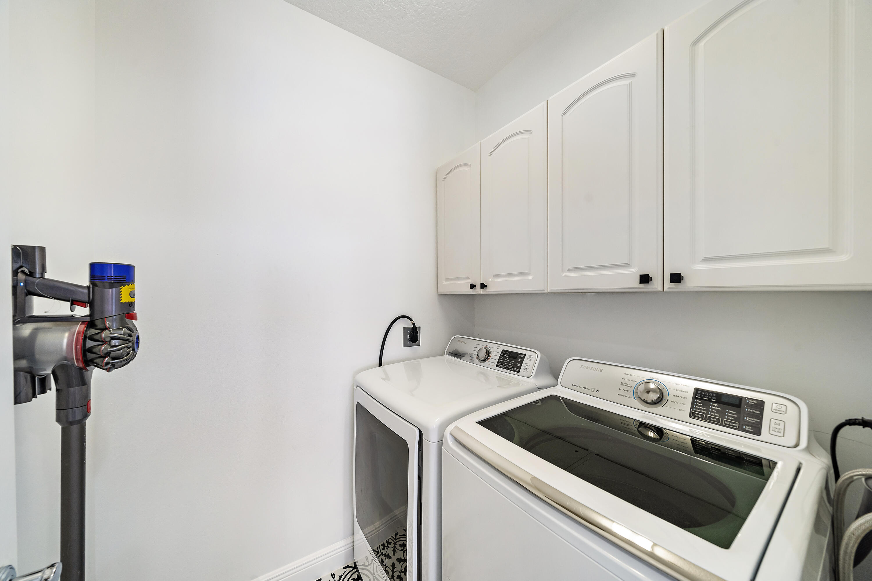 113 West Indian Crossing Circle Jupiter, FL 33458 - Photo 17 of 38 a utility room with dryer and washer