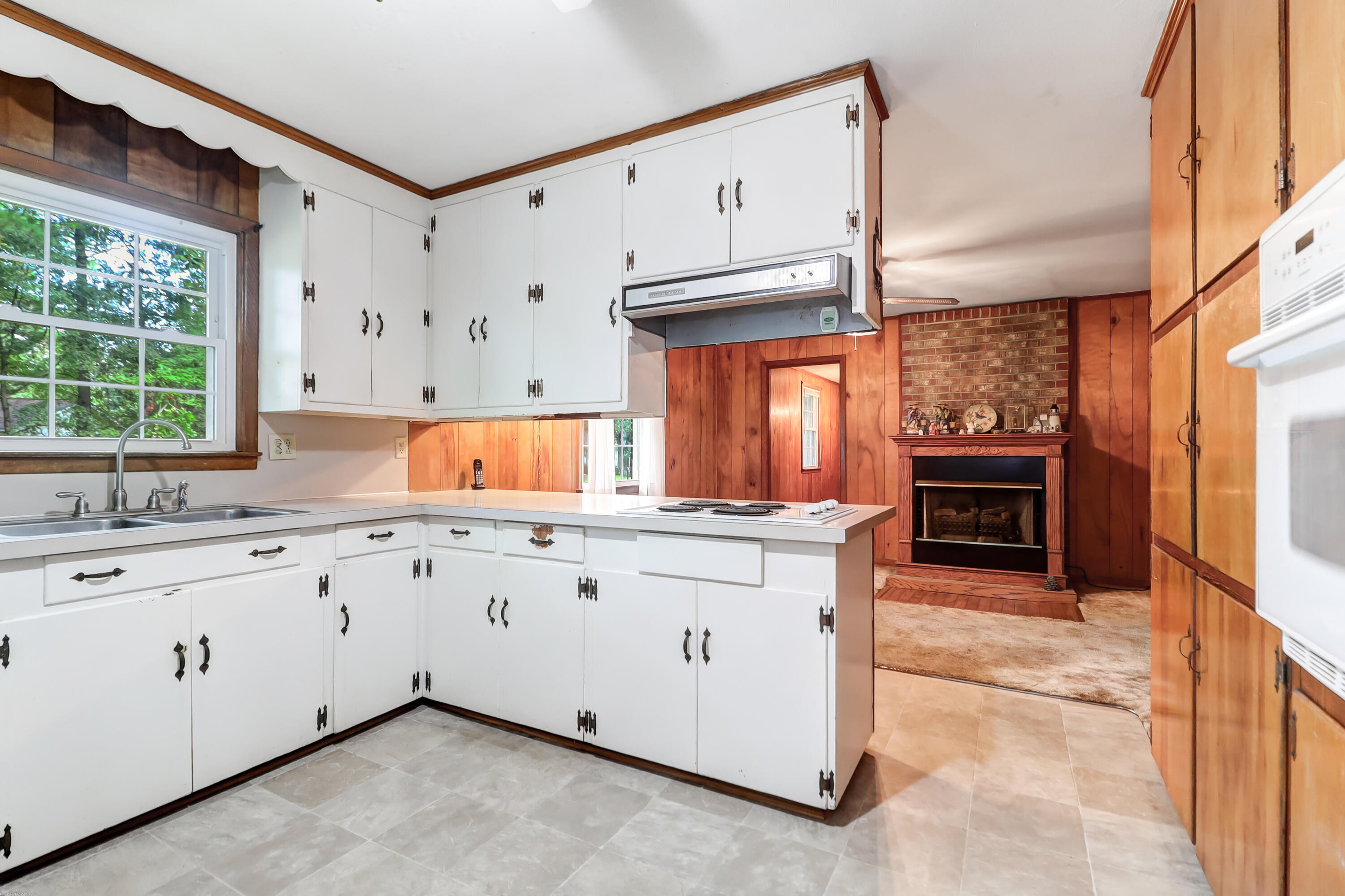 2016 Dogwood Road Charleston, SC 29414 - Photo 11 of 29 Kitchen