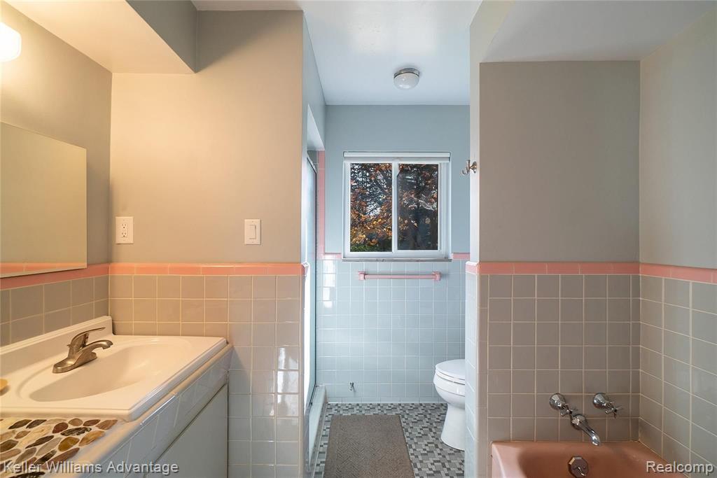 2360 West Square Lake Road Troy, MI 48098 - Photo 26 of 45