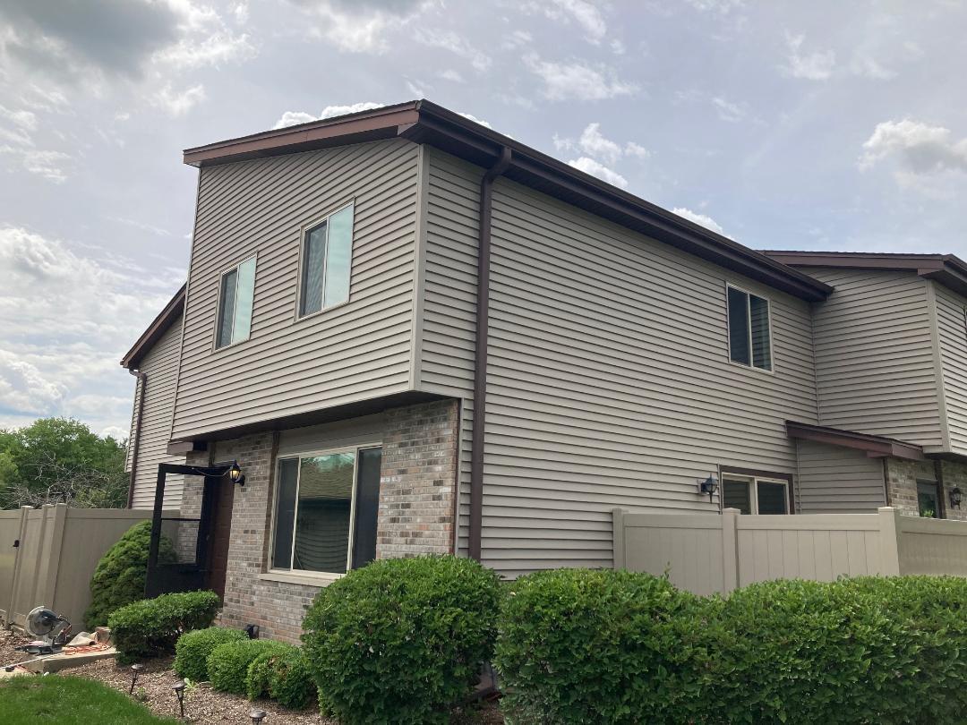 418 Circlegate Road New Lenox, IL 60451 - Photo 1 of 17 a front view of a house with plants
