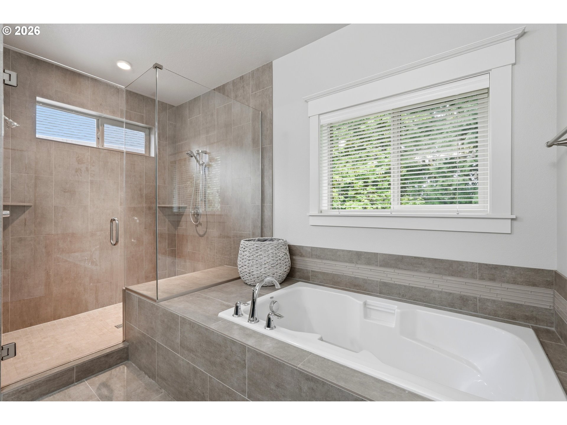 223 Southeast 29th Street Gresham, OR 97080 - Photo 23 of 40 Owner's Suite Bathroom