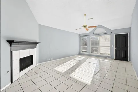 $280,000 | 807 Lake Bridge Drive, Lake Dallas, TX 75065