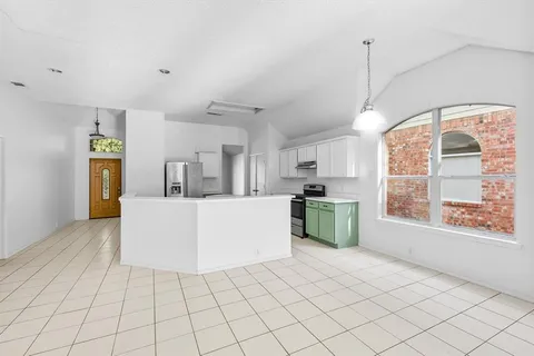 $280,000 | 807 Lake Bridge Drive, Lake Dallas, TX 75065