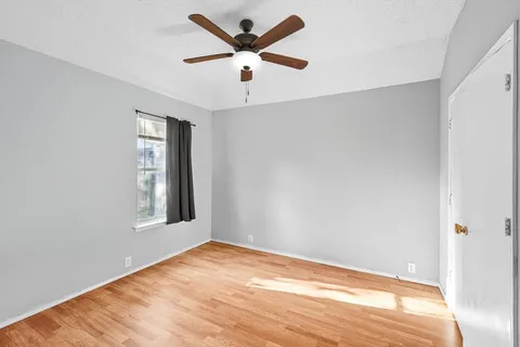 $280,000 | 807 Lake Bridge Drive, Lake Dallas, TX 75065