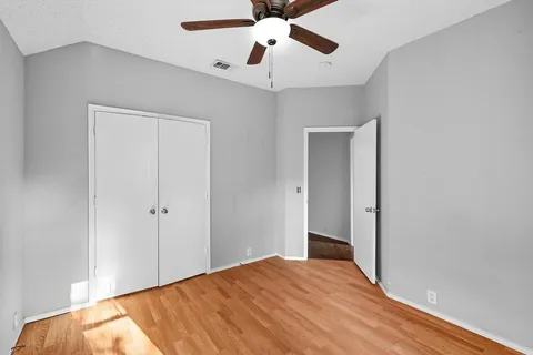 $280,000 | 807 Lake Bridge Drive, Lake Dallas, TX 75065