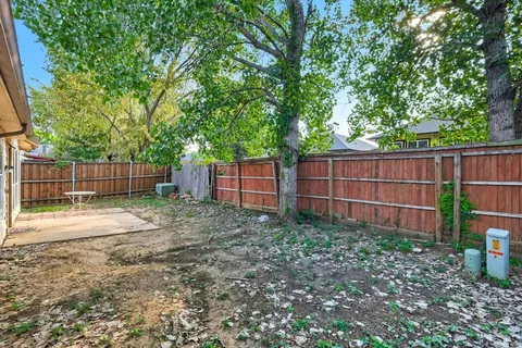 $280,000 | 807 Lake Bridge Drive, Lake Dallas, TX 75065