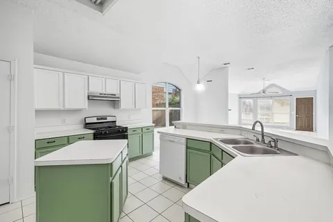 $280,000 | 807 Lake Bridge Drive, Lake Dallas, TX 75065