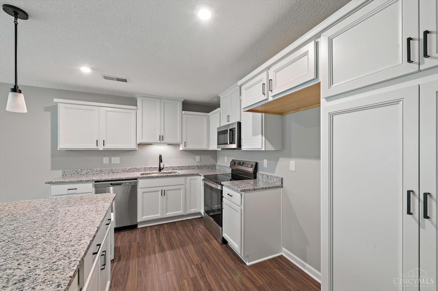 623 Tradition Ridge, Unit 80102 Cincinnati, OH 45245 - Photo 2 of 25 Gallery Image 2