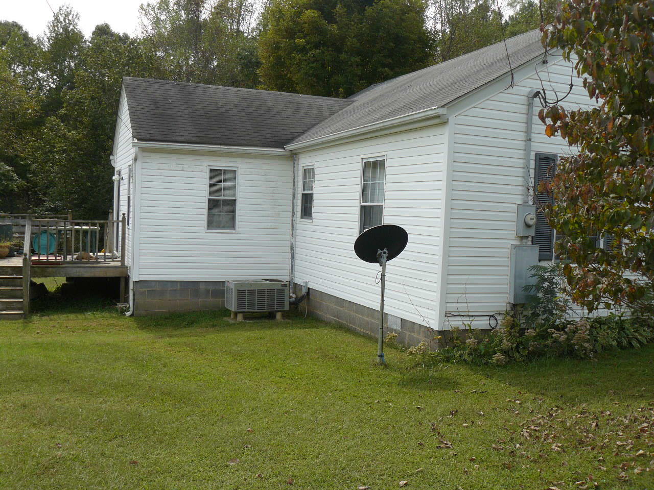 409 Loop Hollow Road New Tazewell, TN 37825 - Photo 5 of 23 P1380962