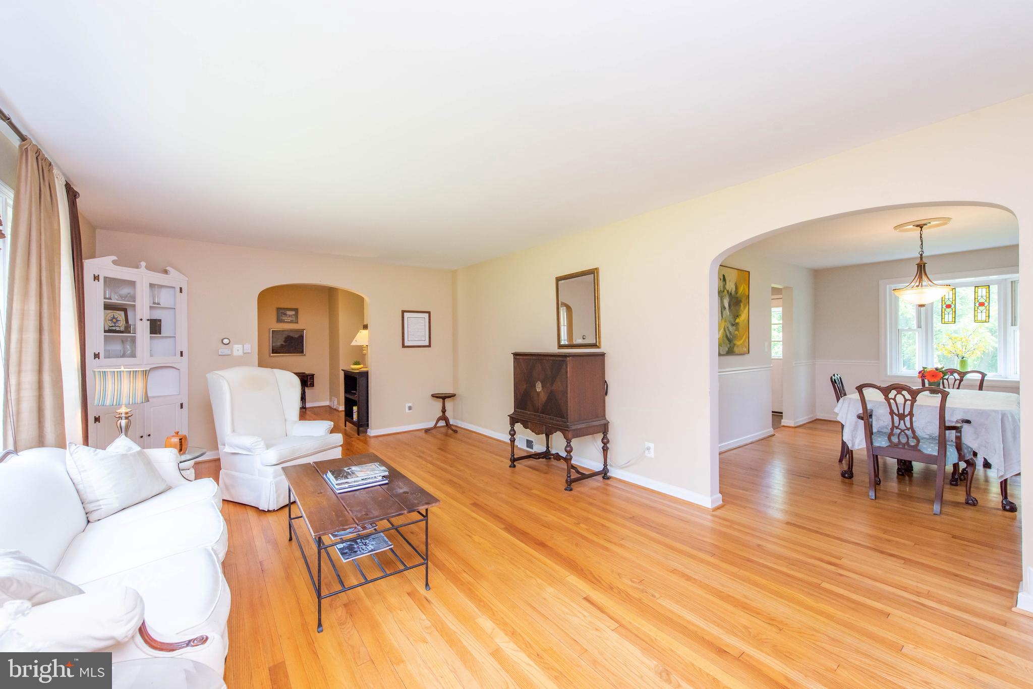 2307 Old Frederick Road Baltimore, MD 21228 - Photo 6 of 49 Living room