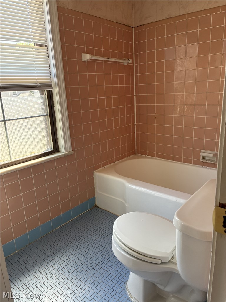 4198 Bushnell Road University Heights, OH 44118 - Photo 9 of 12