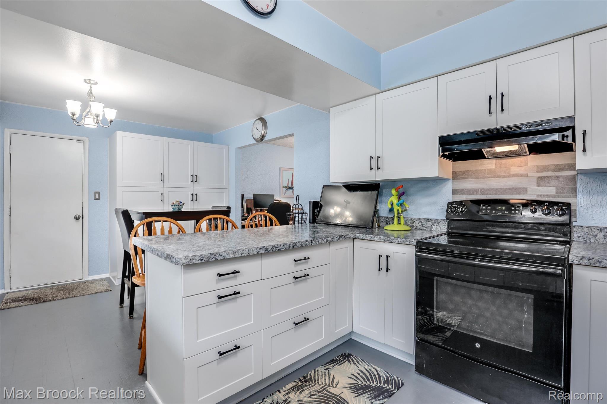 3263 West Maple Road Bloomfield Hills, MI 48301 - Photo 5 of 20 Gallery Image 5