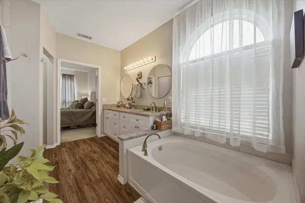 $419,999 | 322 Sweet Leaf Lane, Lake Dallas, TX 75065