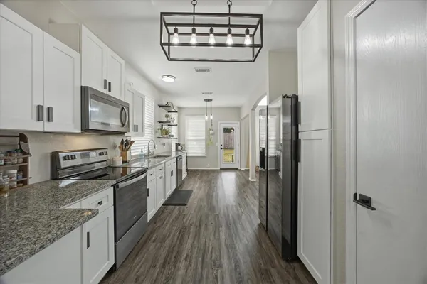 $419,999 | 322 Sweet Leaf Lane, Lake Dallas, TX 75065