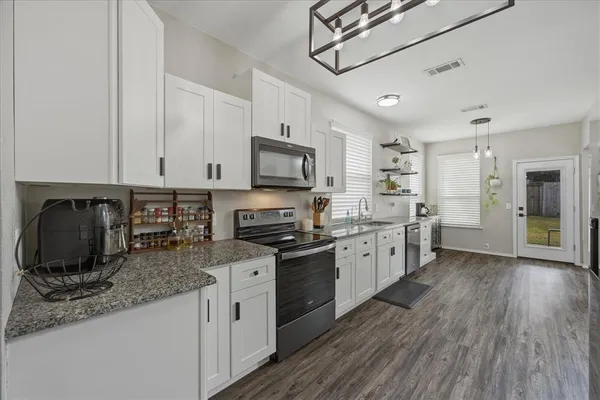 $419,999 | 322 Sweet Leaf Lane, Lake Dallas, TX 75065