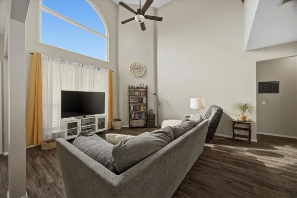 $419,999 | 322 Sweet Leaf Lane, Lake Dallas, TX 75065