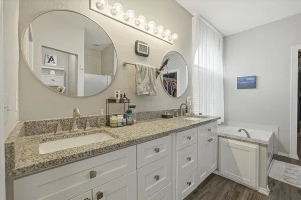$419,999 | 322 Sweet Leaf Lane, Lake Dallas, TX 75065