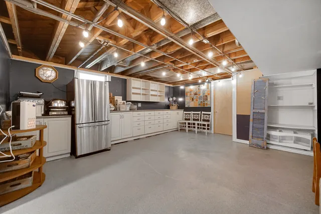 a view of a storage & utility room