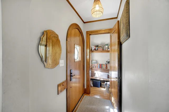 a view of livingroom with furniture