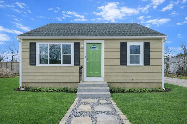 $529,900 | 18 Huntington Avenue, Plainville, MA 02762