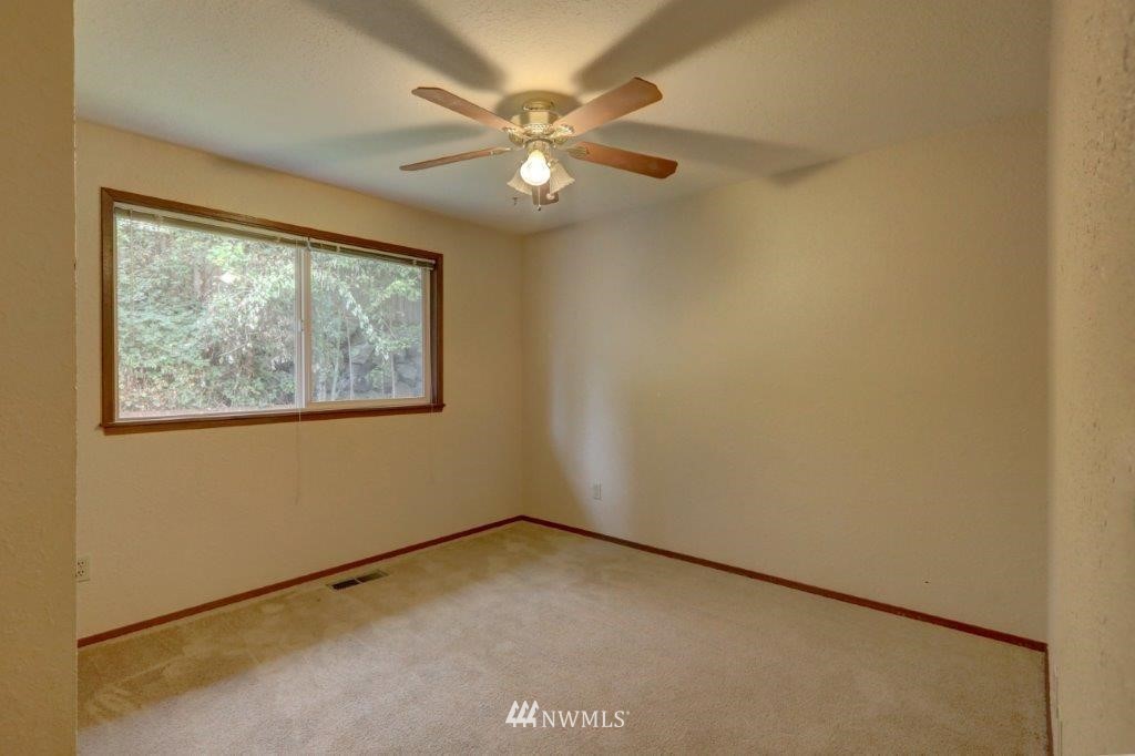 17024 17th Avenue Southeast Bothell, WA 98012 - Photo 11 of 23