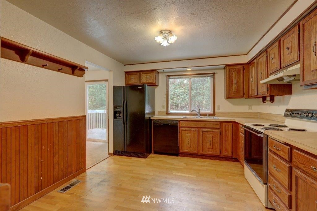 17024 17th Avenue Southeast Bothell, WA 98012 - Photo 3 of 23