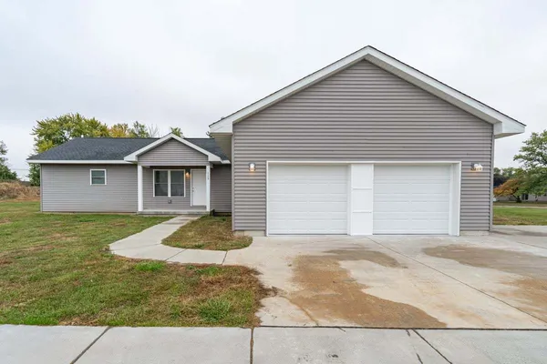 $295,000 | 113 Prairie Run, Illiopolis, IL 62539