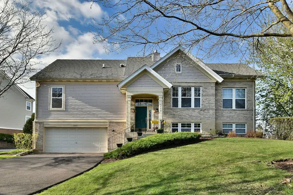 $3,200 | 5600 Cloverdale Road, Hanover Park, IL 60133