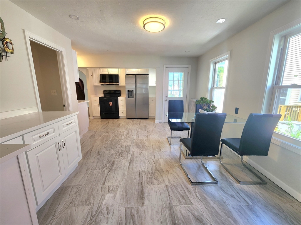 52 Harrison Street Worcester, MA 01604 - Photo 11 of 32