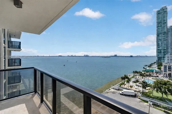 $3,000 | 600 Northeast 36th Street, Unit 1220, Miami, FL 33137