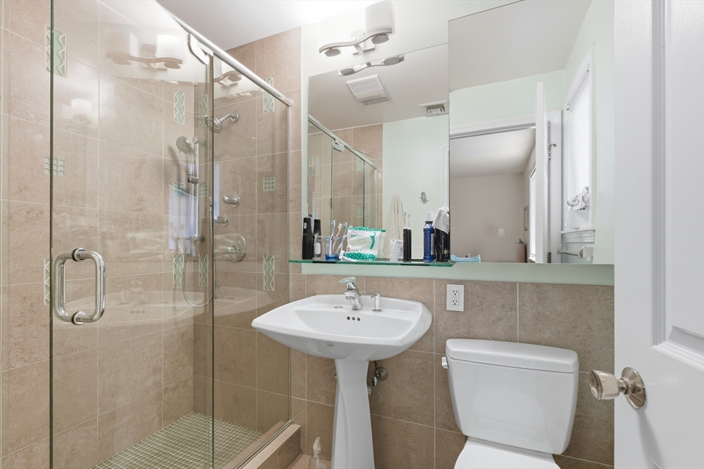 5 Meadowbrook Road, Unit 5 Chestnut Hill, MA 02467 - Photo 11 of 20