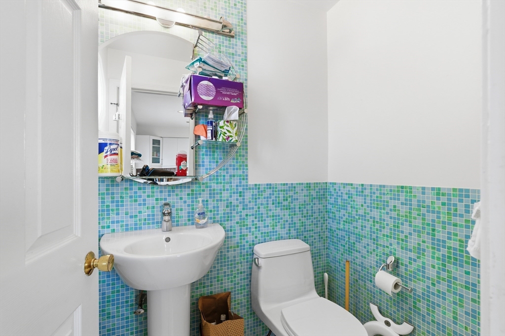 5 Meadowbrook Road, Unit 5 Chestnut Hill, MA 02467 - Photo 9 of 20