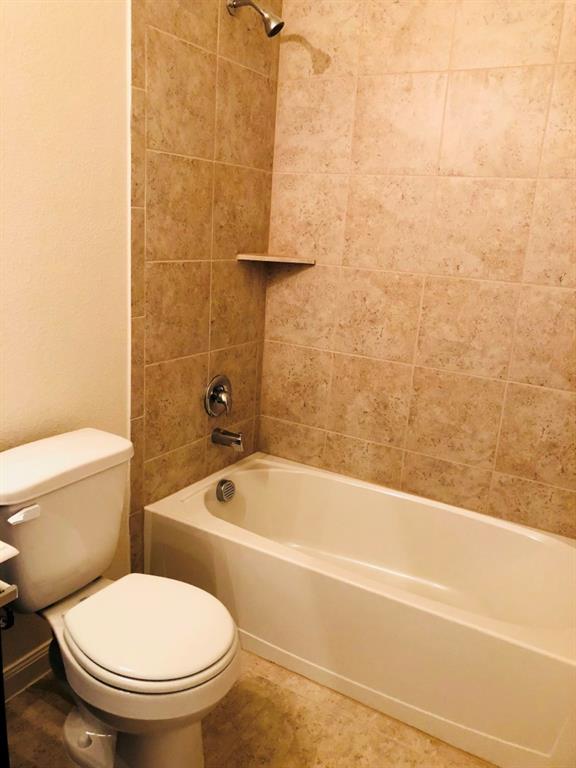 140 Curt Street Anna, TX 75409 - Photo 19 of 25 a bath room with a toilet and a bath tub
