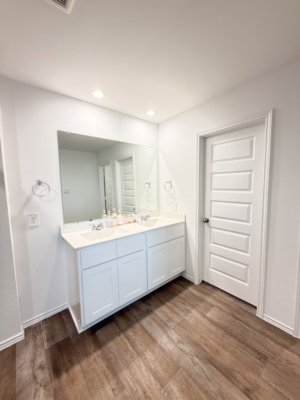 3611 Ashford Grove Fulshear, TX 77441 - Photo 13 of 20 a bathroom with a sink and a mirror