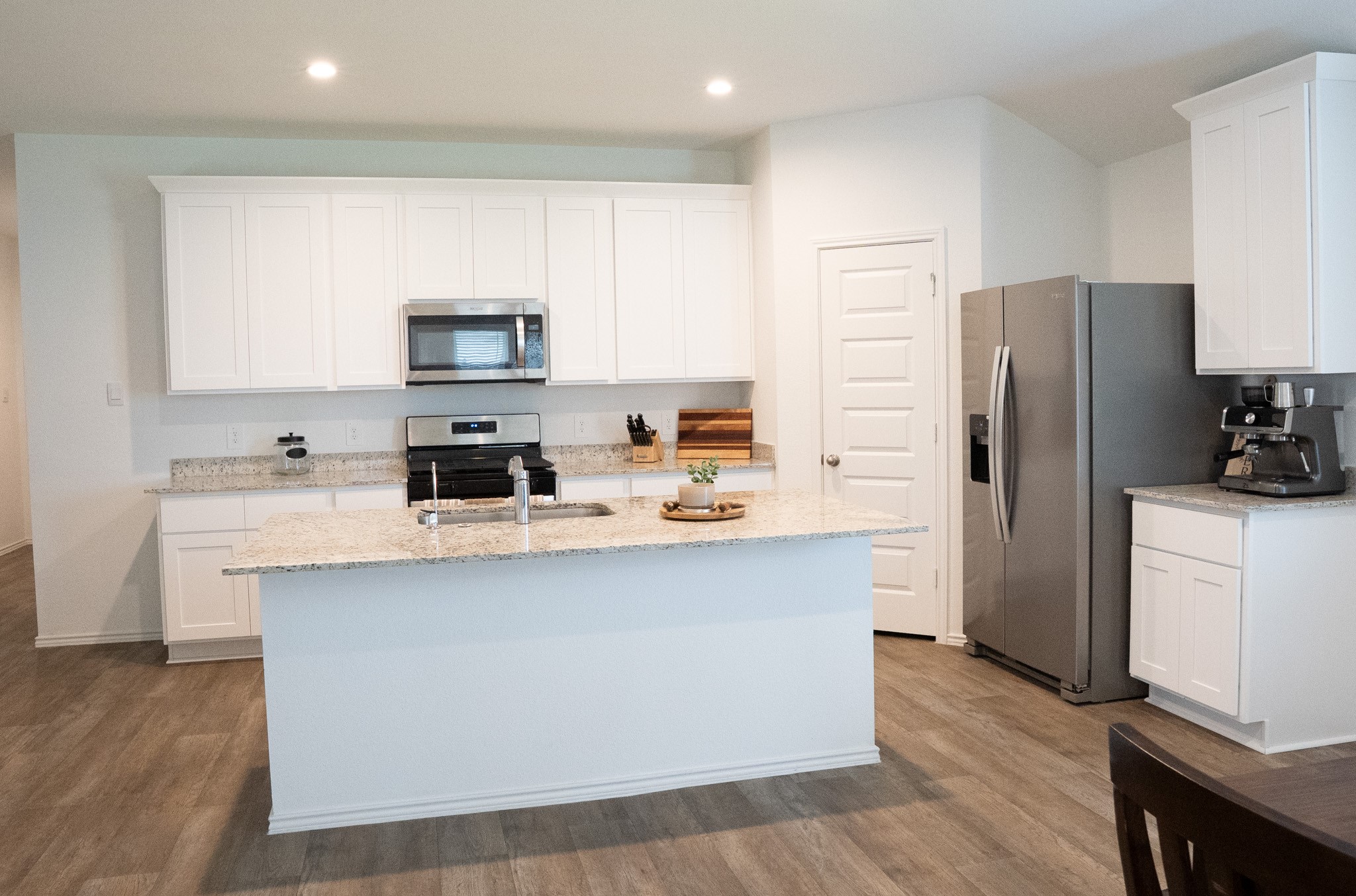 3611 Ashford Grove Fulshear, TX 77441 - Photo 4 of 20 a kitchen with stainless steel appliances a refrigerator stove microwave and sink