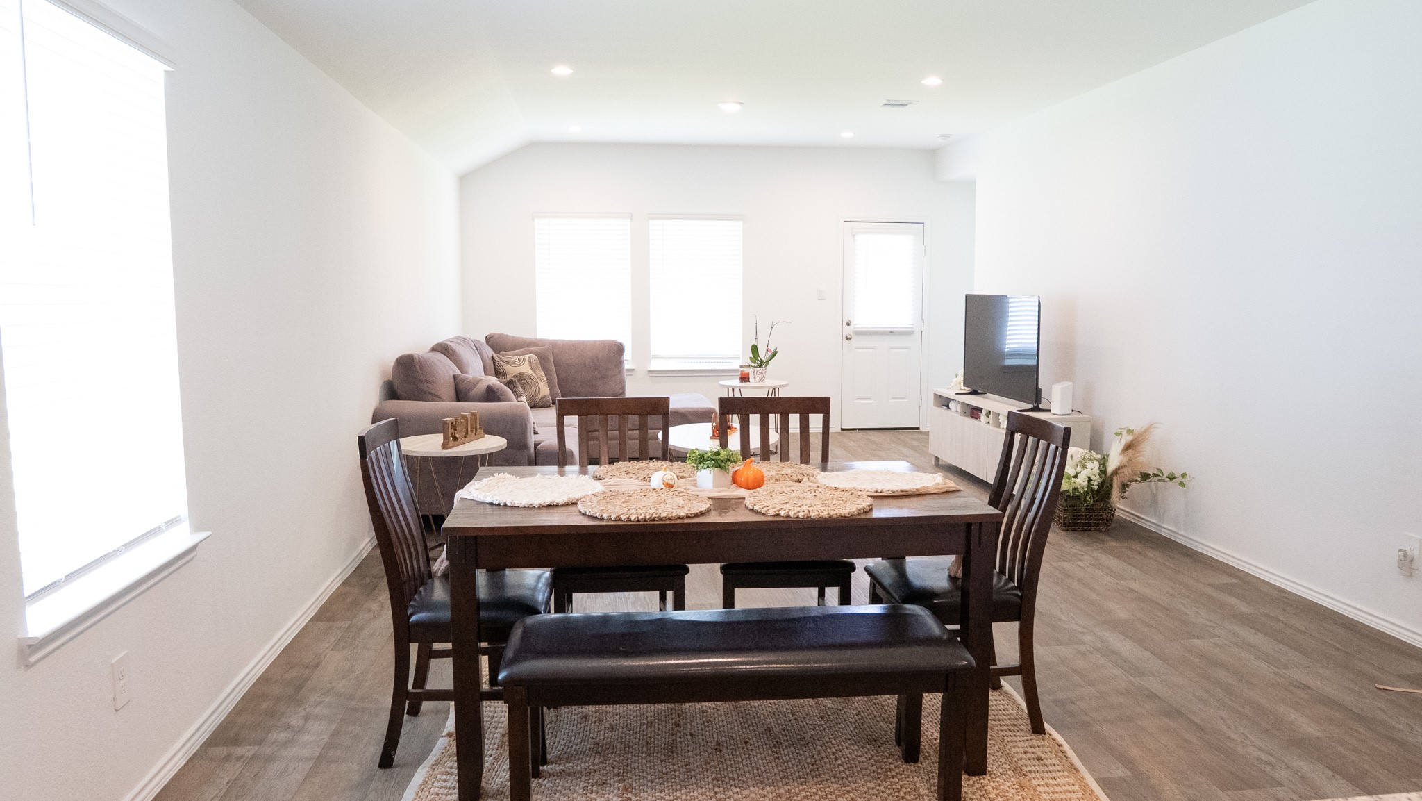 3611 Ashford Grove Fulshear, TX 77441 - Photo 7 of 20 a view of a dining room with furniture