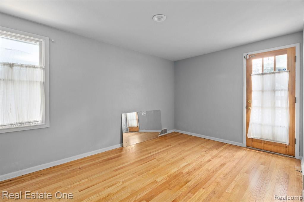 21135 Littlestone Road Harper Woods, MI 48225 - Photo 14 of 20