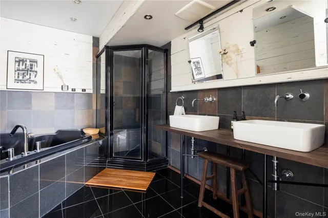 $15,000 | 15 Lake View Court, Southampton, NY 11968