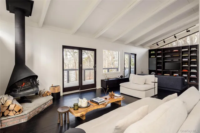 $15,000 | 15 Lake View Court, Southampton, NY 11968