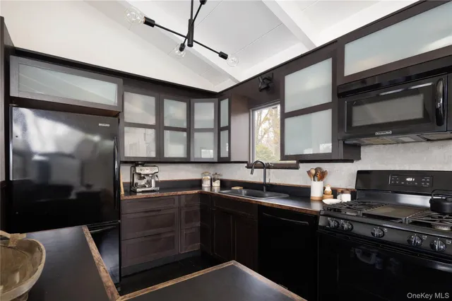 $15,000 | 15 Lake View Court, Southampton, NY 11968