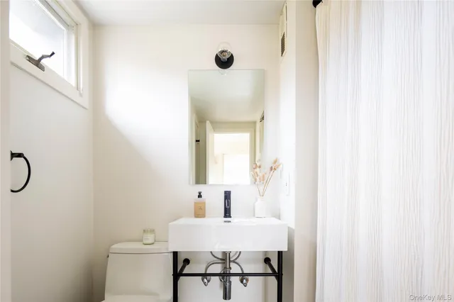 $15,000 | 15 Lake View Court, Southampton, NY 11968