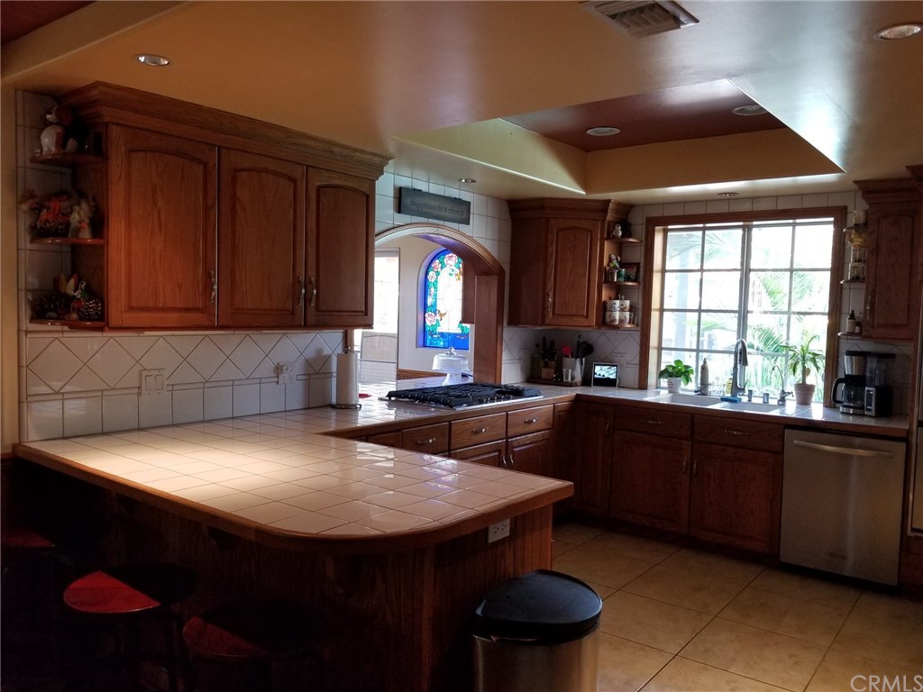 2874 Felix Court Riverside, CA 92503 - Photo 8 of 22