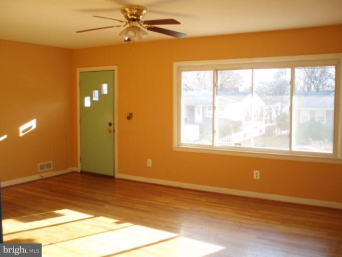 2102 Chapman Road Hyattsville, MD 20783 - Photo 2 of 9 Living Room