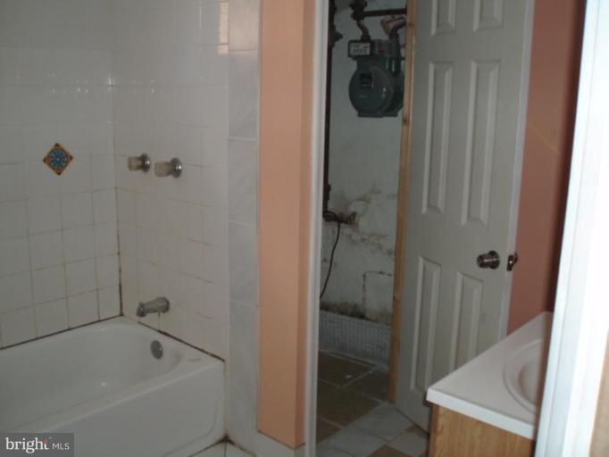 2102 Chapman Road Hyattsville, MD 20783 - Photo 8 of 9 Bath #2